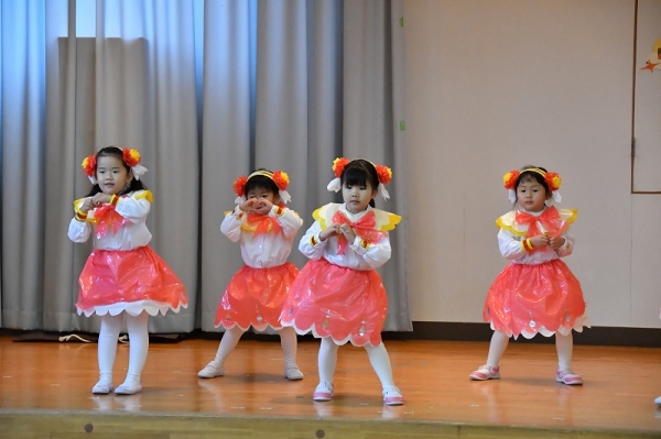 年中すみれ組 女児リズム「恋のダイヤル6700」