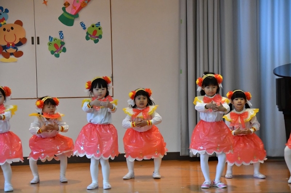 年中すみれ組 女児リズム「恋のダイヤル6700」