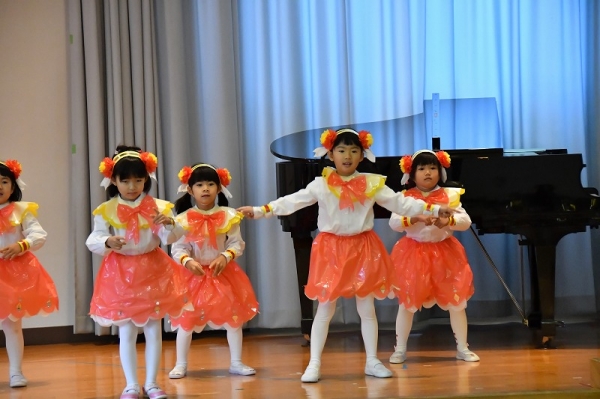 年中すみれ組 女児リズム「恋のダイヤル6700」