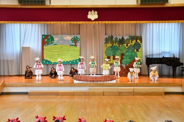 年少ゆり組 音楽劇「3匹のやぎのがらがらどん」