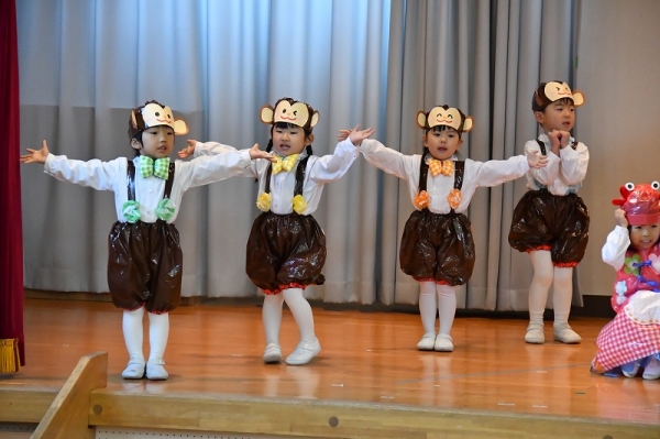 年少もも組 音楽劇「なかよしさるかにものがたり」