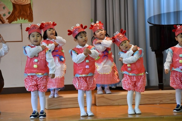 年少もも組　音楽劇「なかよしさるかにものがたり」