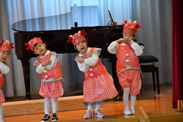 年少もも組 音楽劇「なかよしさるかにものがたり」